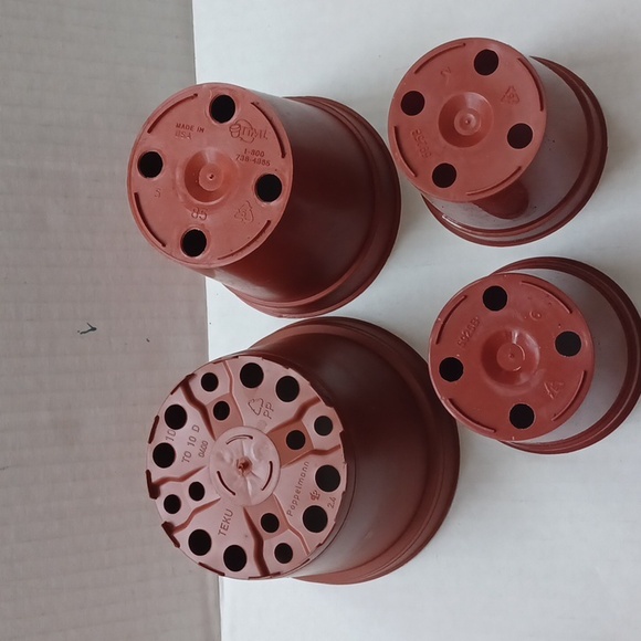 4/$30 Assorted Mini Plant Pots - Picture 6 of 6